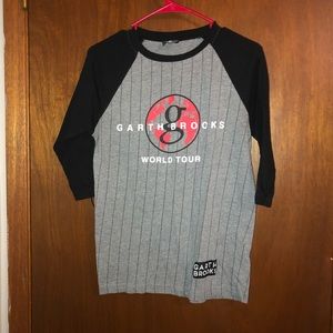 Garth Brooks World Tour Baseball Cut Casual Chic Tee Size Small